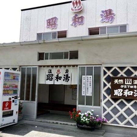 三丁庵 貸別荘 海まで徒歩10分 観光地ペリーロードまで徒歩2分の最高なロケーション 下田を遊び尽くせる貸別荘 無料駐車場もあります2Min Walk To The Perry Road 10Min Walk To The Beach Old Japanese Modern Style House 外观 照片